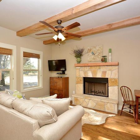 Cabins At Flite Acres - Desert Willow Wimberley Exterior foto